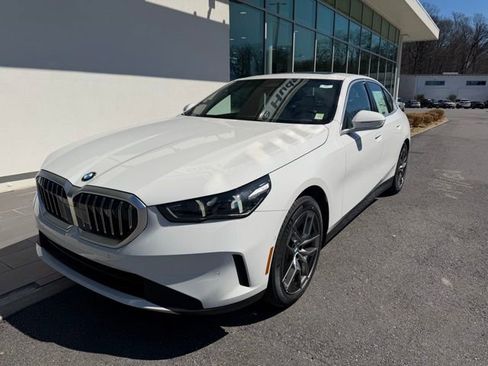 New 2026 BMW 530i xDrive w/ Premium Package image 3