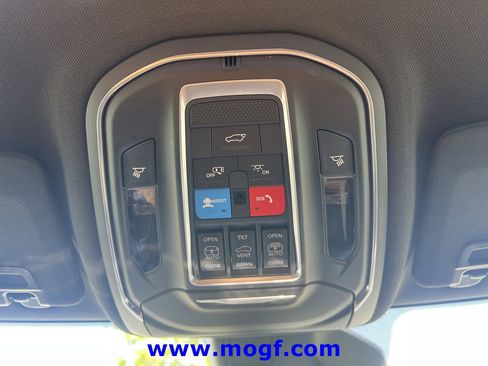 Used 2025 Jeep Grand Cherokee L Limited w/ Luxury Tech Group II AWD/4WD image 15