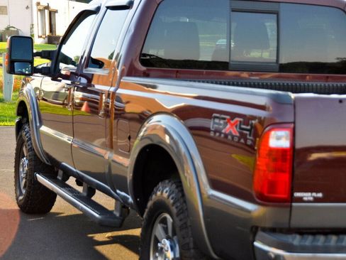 Used 2011 Ford F250 Lariat w/ Chrome Pkg image 12