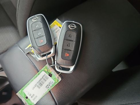 Certified 2025 Nissan Kicks S image 29