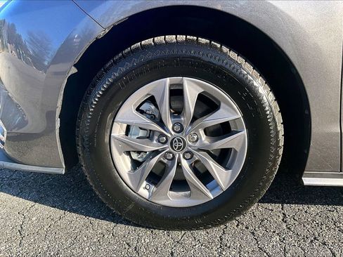 Used 2023 Toyota Sienna XLE image 10