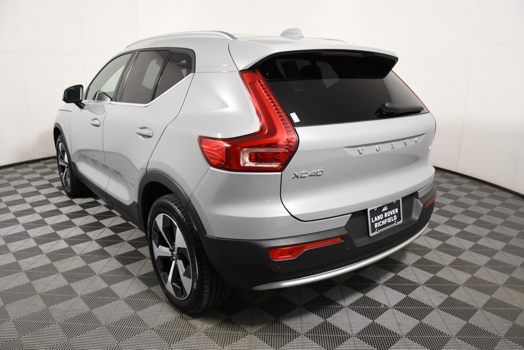 Used 2025 Volvo XC40 B5 Plus AWD/4WD image 4