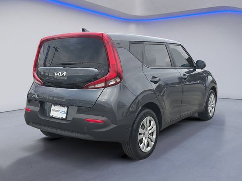 Used 2022 Kia Soul LX image 5