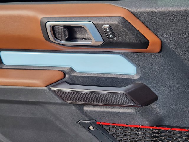 Certified 2024 Ford Bronco Heritage Edition AWD/4WD image 11