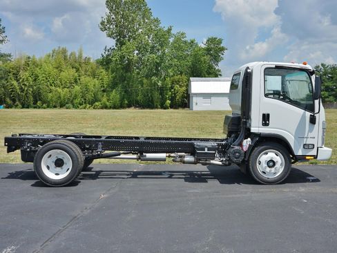 New 2025 Chevrolet Low Cab Forward image 5