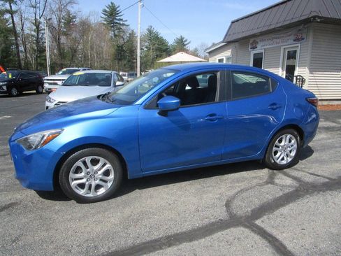 Used 2017 Toyota Yaris iA image 16