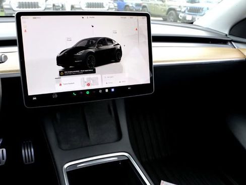 Used 2022 Tesla Model Y Performance image 15