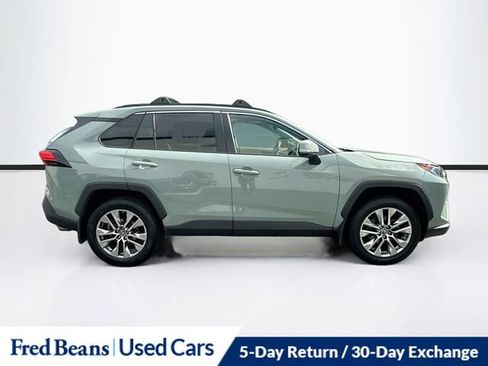 Used 2019 Toyota RAV4 XLE Premium w/ Cold Weather Package AWD/4WD image 8