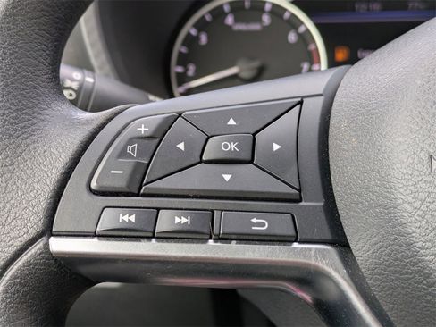 Used 2025 Nissan Sentra SV image 32