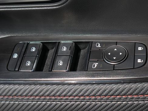 Used 2025 Nissan Kicks SR w/ SR Premium Package FWD image 18