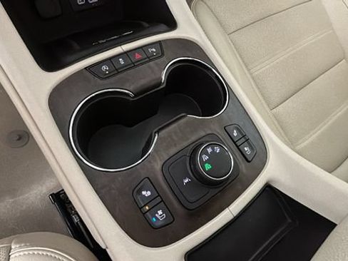 Used 2023 GMC Acadia Denali w/ Denali Ultimate Package AWD/4WD image 21