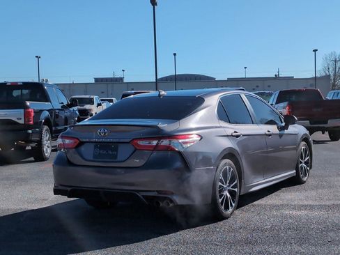 Used 2020 Toyota Camry SE image 6