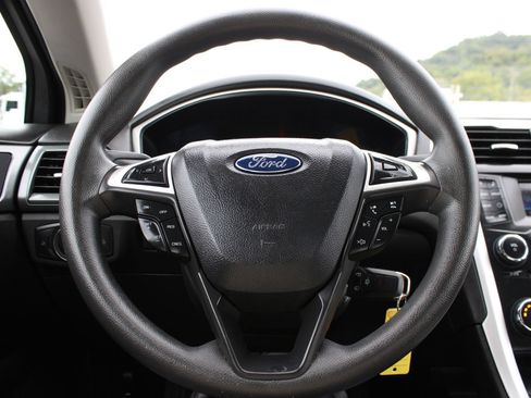 Used 2014 Ford Fusion SE FWD image 26