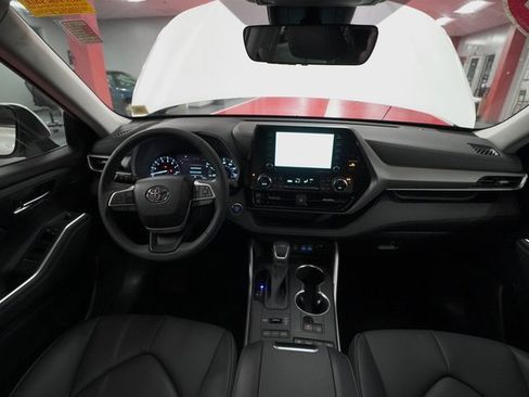 Certified 2022 Toyota Highlander XLE image 19