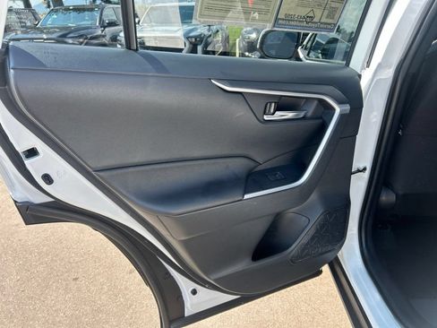 Used 2025 Toyota RAV4 SE AWD/4WD image 19