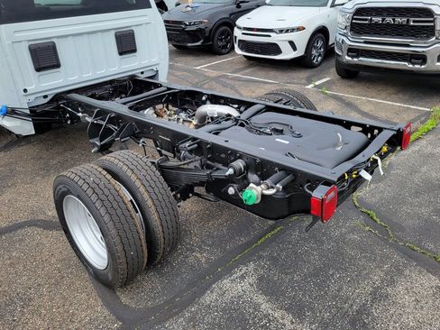 New 2024 RAM 5500 Tradesman RWD image 11