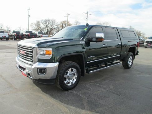 Used 2015 GMC Sierra 2500 SLT w/ Suspension Package, Off-Road image 9