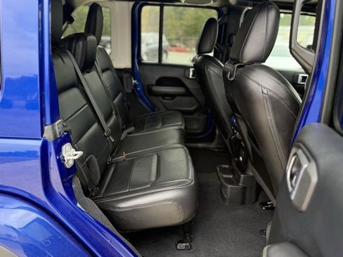 Used 2018 Jeep Wrangler Unlimited Sahara image 17