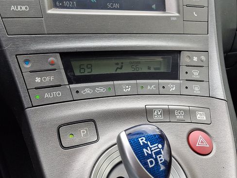 Used 2014 Toyota Prius Two FWD image 15