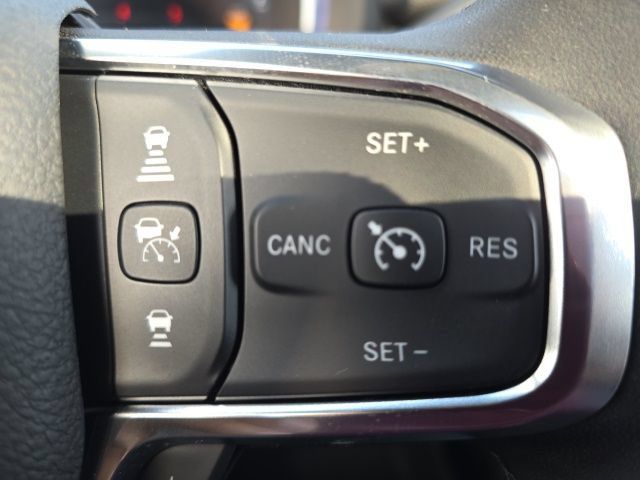 Used 2025 RAM 2500 Laramie AWD/4WD image 21