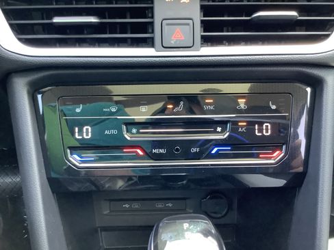 New 2026 Volkswagen Taos SE FWD image 19