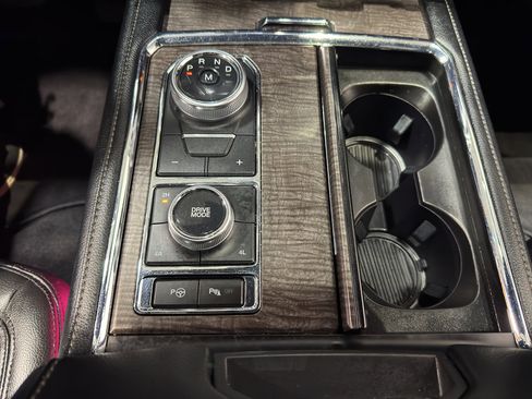 Used 2021 Ford Expedition Limited image 34