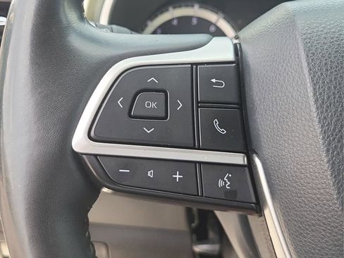 Used 2022 Toyota Highlander Limited FWD image 13