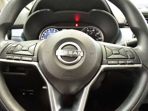 Used 2025 Nissan Versa SV FWD image 18