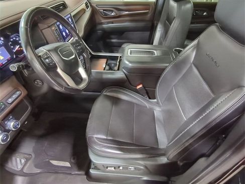 Used 2021 GMC Yukon XL Denali w/ Denali Premium Package image 19