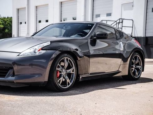 Used 2010 Nissan 370Z Touring w/ Sport Pkg RWD image 39