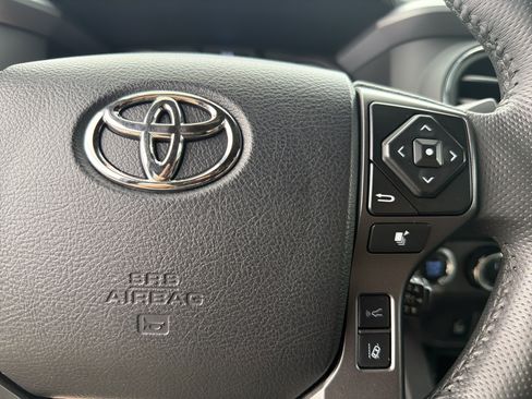 Certified 2023 Toyota Tacoma TRD Off-Road w/ Technology Package AWD/4WD image 11