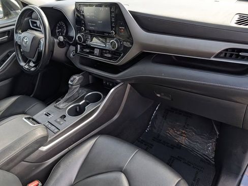 Used 2021 Toyota Highlander XLE image 35