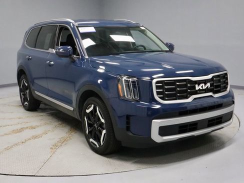 Used 2023 Kia Telluride S AWD/4WD image 1