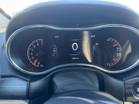 Used 2021 Jeep Grand Cherokee Laredo X image 3