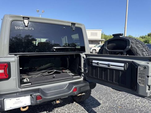 Used 2022 Jeep Wrangler Unlimited Rubicon w/ Xtreme Recon 35" Tire Package AWD/4WD image 12