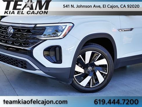 Used 2024 Volkswagen Atlas Cross Sport SE FWD image 3