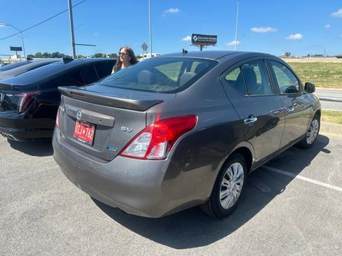 Used 2013 Nissan Versa SV w/ Convenience Pkg FWD image 5