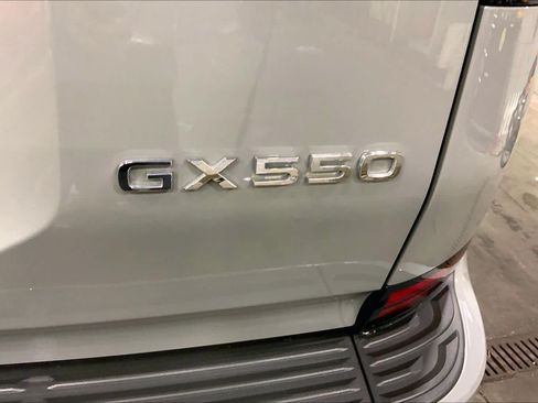 Certified 2024 Lexus GX 550 w/ Cold Area Package AWD/4WD image 10