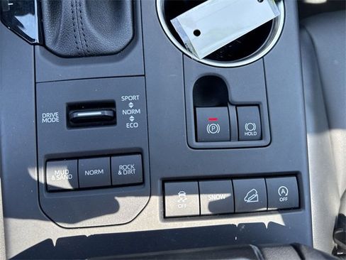 Used 2022 Toyota Highlander XLE image 29