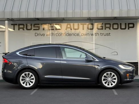 Used 2018 Tesla Model X 75D AWD/4WD image 9
