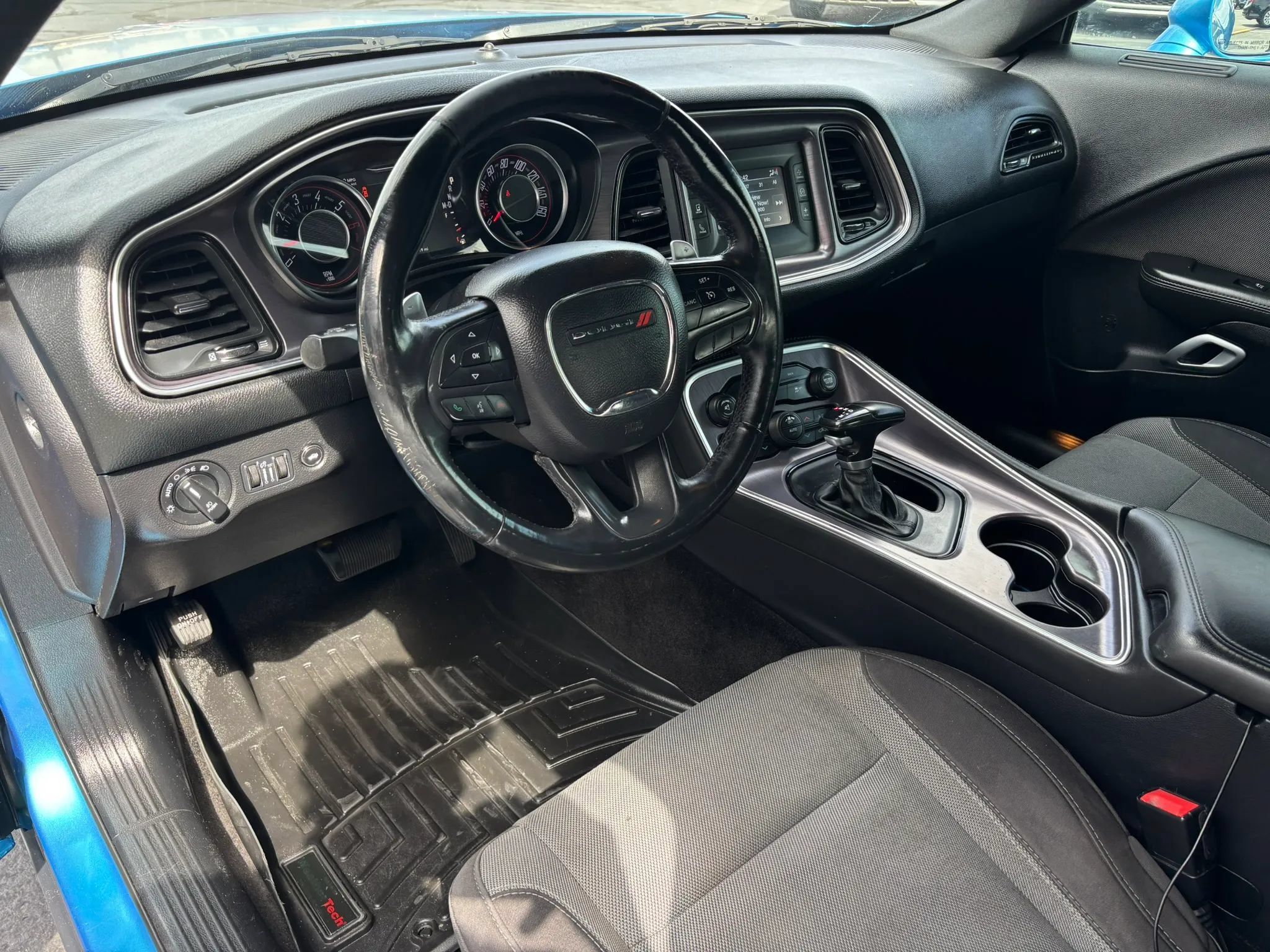 Used 2015 Dodge Challenger R/T w/ Quick Order Package 28B R/T RWD image 9