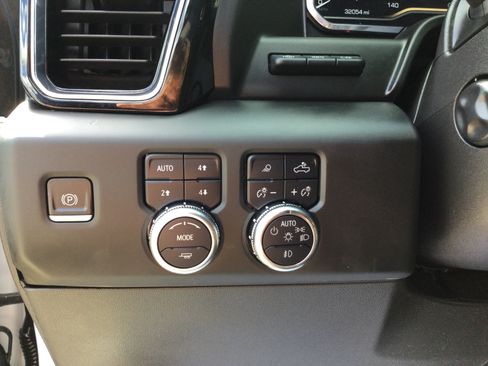 Used 2022 GMC Sierra 1500 Denali w/ Denali Reserve Package AWD/4WD image 16