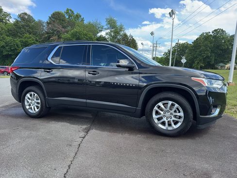 Used 2021 Chevrolet Traverse LT FWD image 3