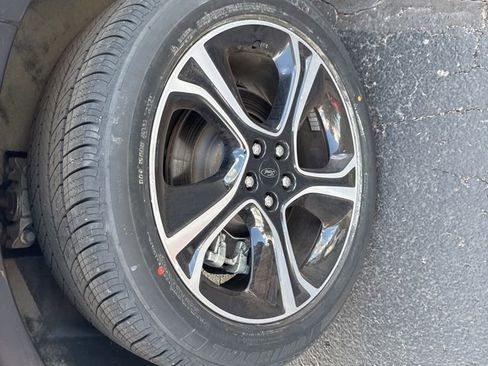 Used 2022 Ford Edge ST image 39