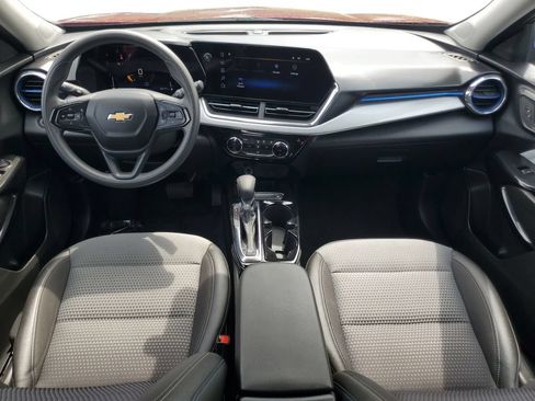 Used 2025 Chevrolet Trax LT FWD image 11