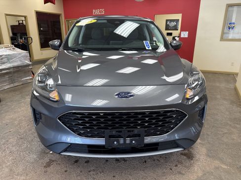 Used 2021 Ford Escape SE w/ Cold Weather Package AWD/4WD image 2