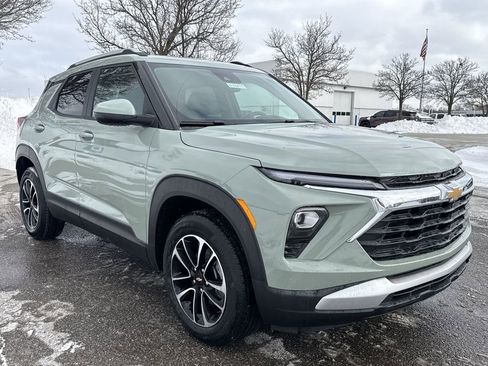 New 2026 Chevrolet TrailBlazer LT w/ Driver Confidence Package FWD image 2