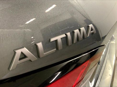 Used 2025 Nissan Altima 2.5 SV image 8