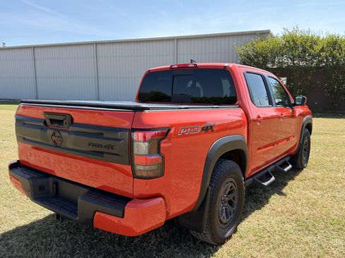 Used 2025 Nissan Frontier PRO-4X w/ Pro Convenience Package image 3