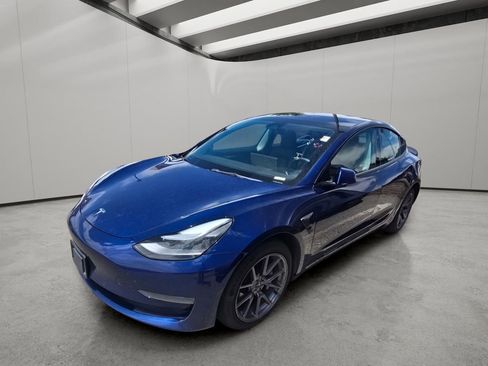 Used 2022 Tesla Model 3 Standard Range RWD image 2